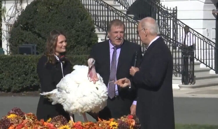 Video: Biden Tries To Make A Joke About The Turkeys That He’s About To Pardon – The Face Of The Sign Language Interpreter Says It All